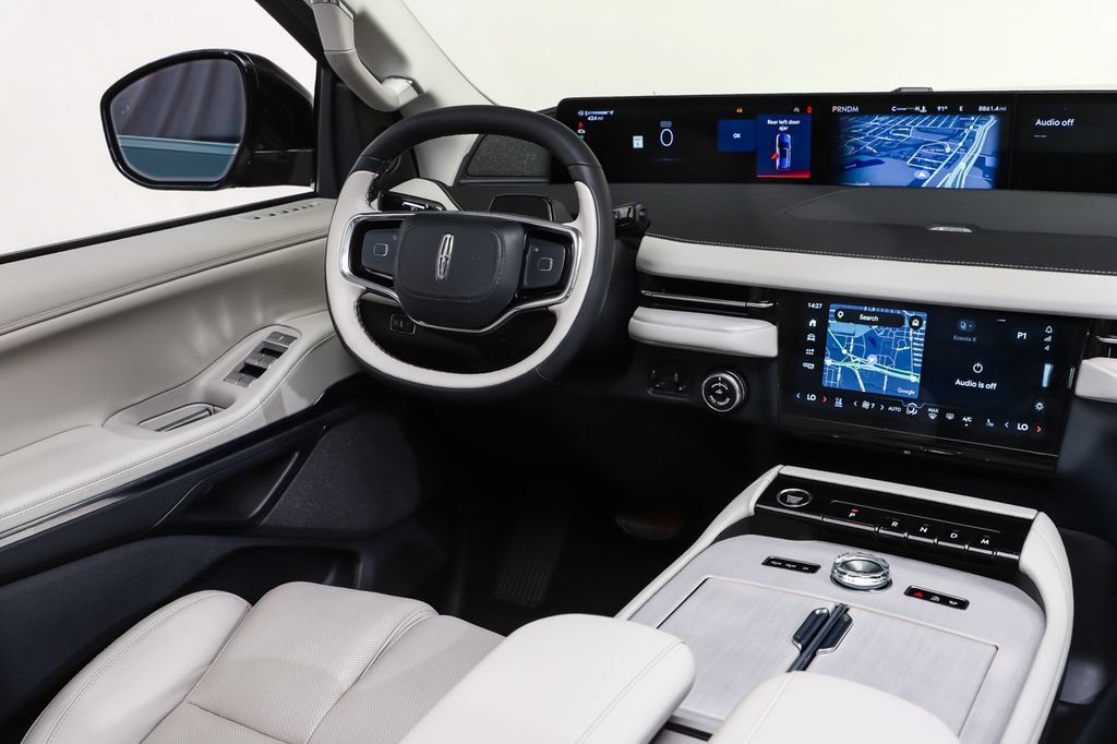 Used 2025 Lincoln Navigator L Reserve AWD/4WD image 13