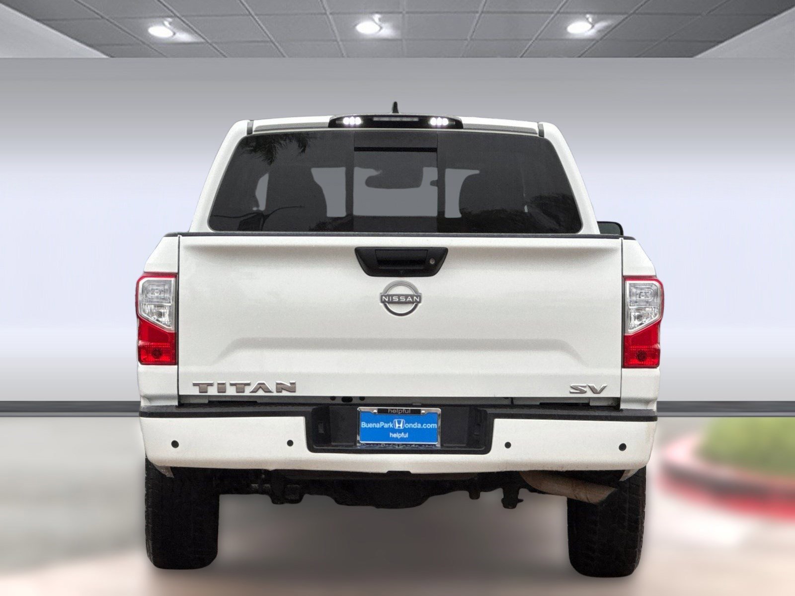 Used 2023 Nissan Titan SV image 9