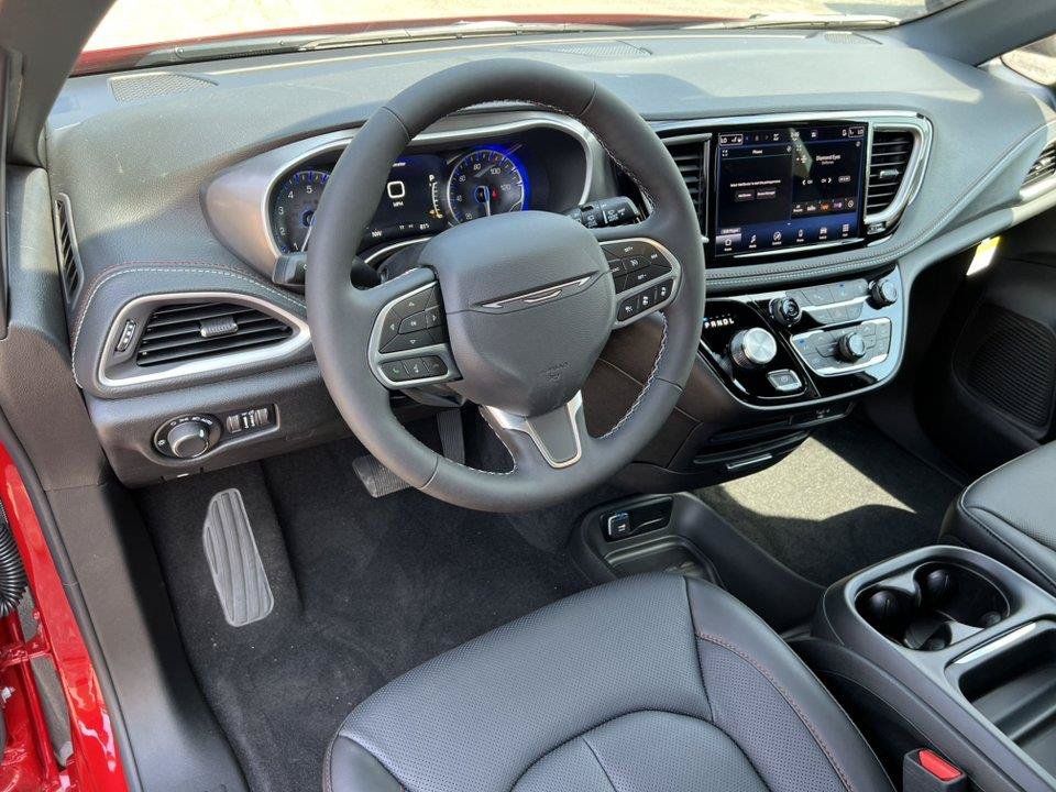 New 2027 Chrysler Pacifica Select AWD/4WD image 18