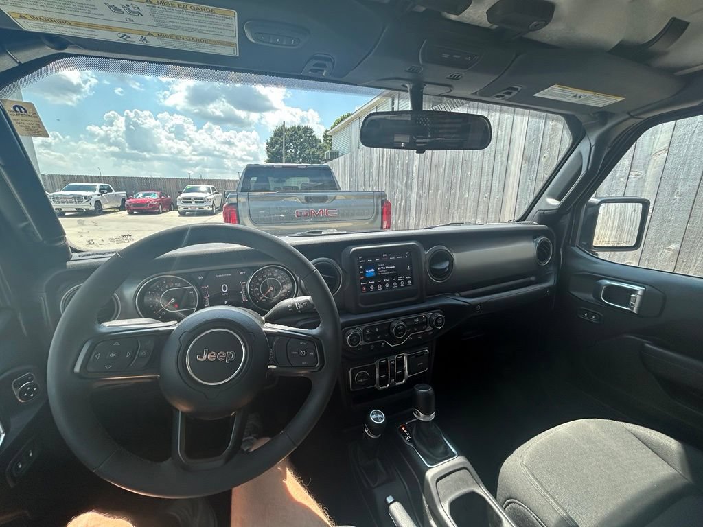 Used 2023 Jeep Gladiator Sport AWD/4WD image 36