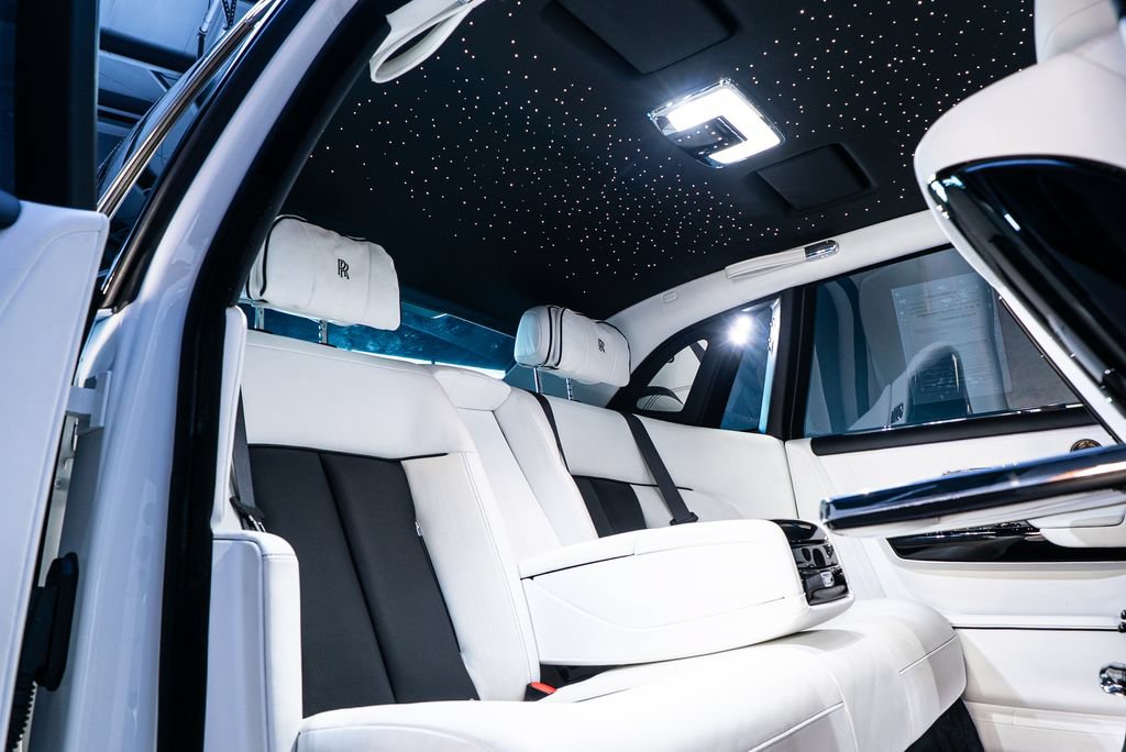 Used 2022 Rolls-Royce Phantom Sedan w/ The Phantom Package RWD image 31
