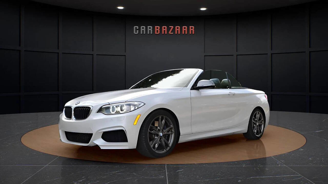 Used 2015 BMW M235i Convertible image 3