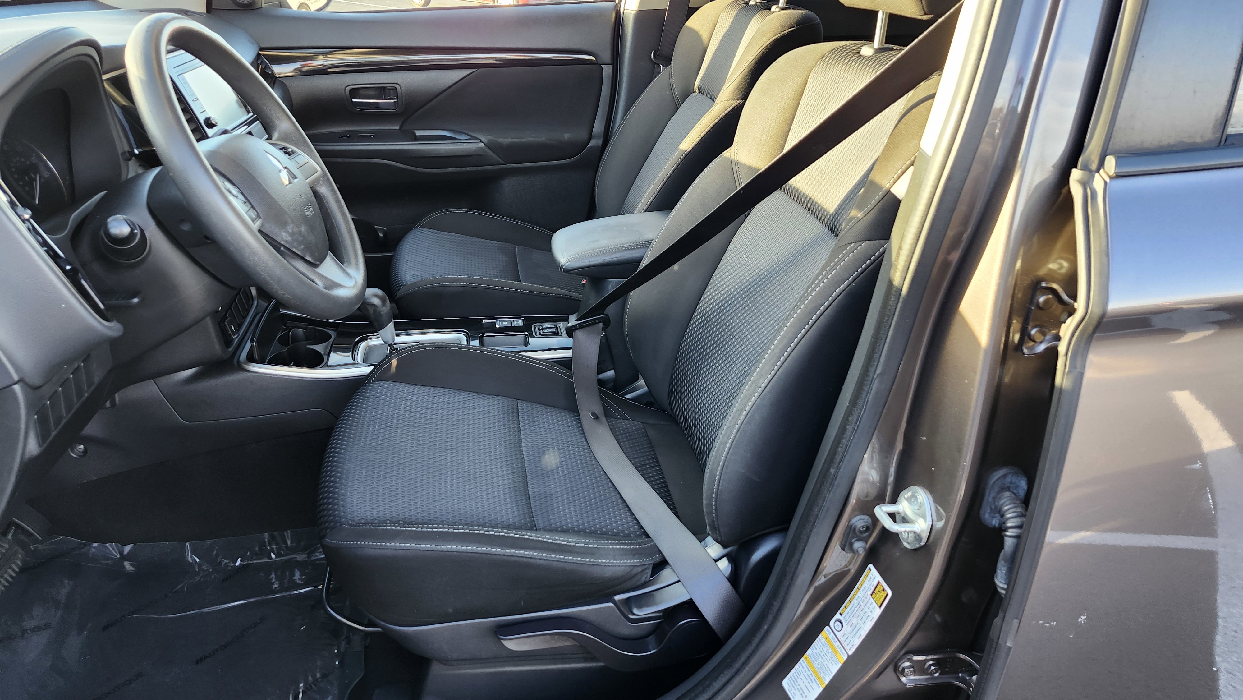 Used 2019 Mitsubishi Outlander ES image 16