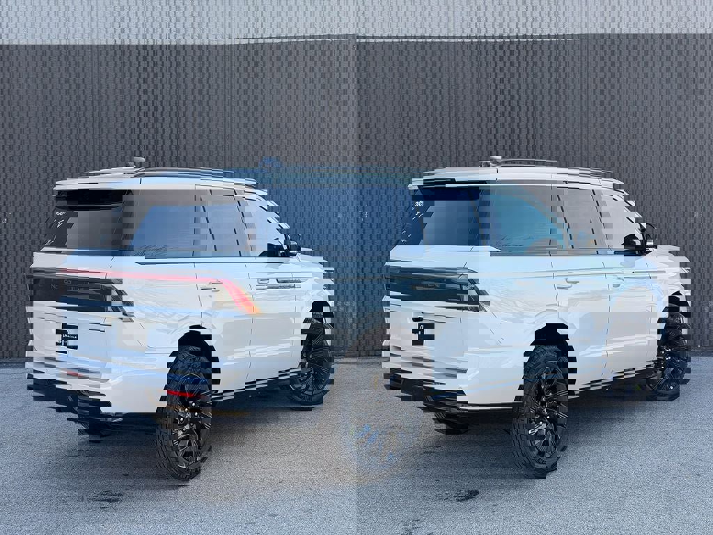 New 2026 Lincoln Navigator Reserve image 7