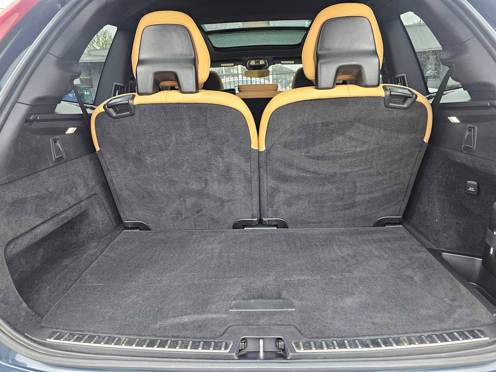 Certified 2023 Volvo XC90 T8 Ultimate w/ Protection Package Premier AWD/4WD image 17