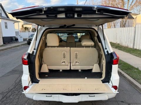 Used 2016 Lexus LX 570 4WD w/ Luxury Package image 12