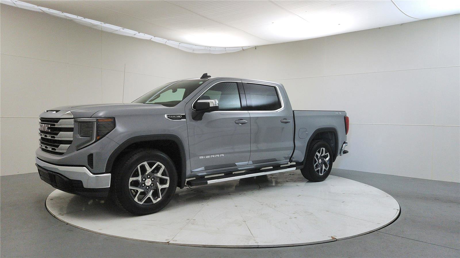 Used 2025 GMC Sierra 1500 SLE image 3