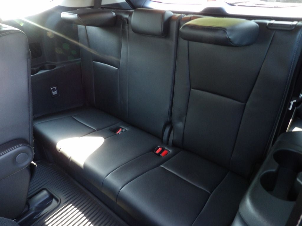 Used 2025 Toyota Highlander Limited AWD/4WD image 28
