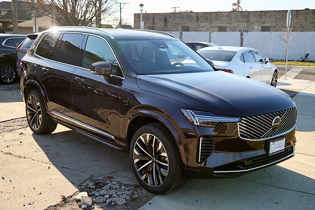 New 2026 Volvo XC90 B6 Plus w/ Protection Package image 4