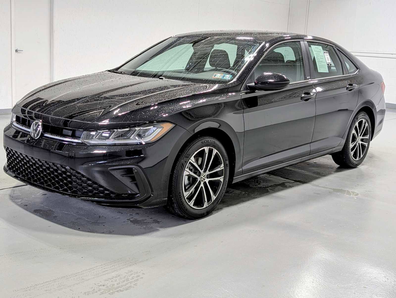 Used 2025 Volkswagen Jetta Sport image 1