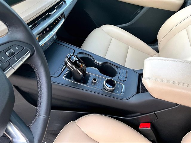 Certified 2024 Cadillac XT4 Luxury w/ Cold Weather Package FWD image 15