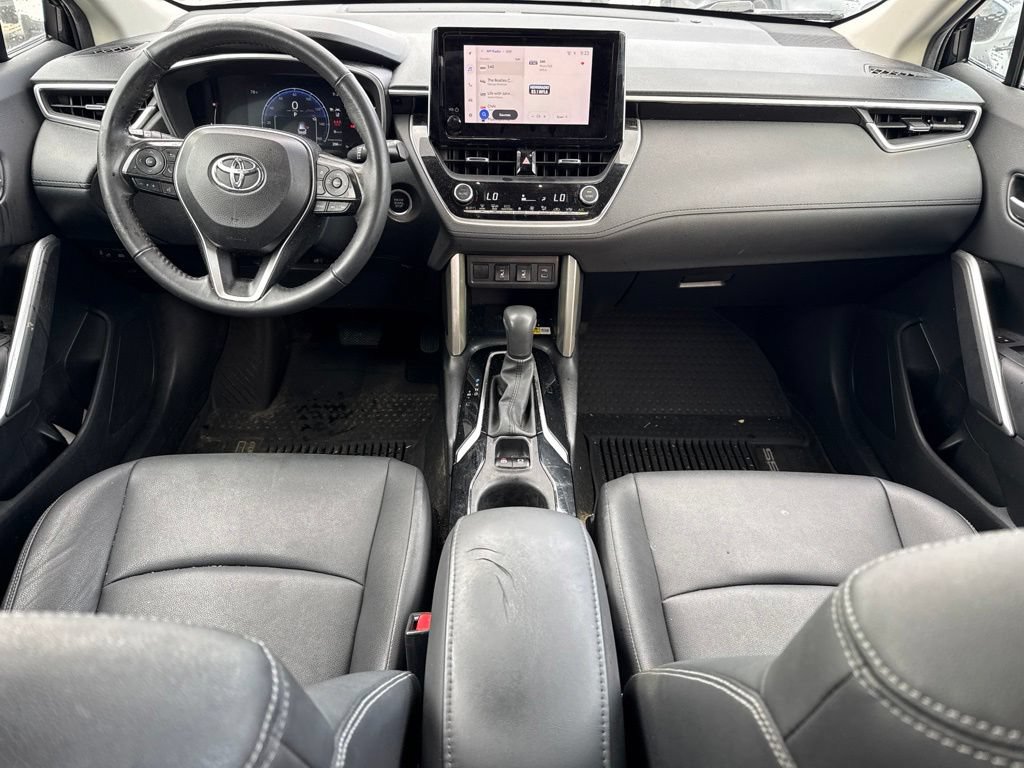 Used 2023 Toyota Corolla Cross XLE w/ Convenience Package FWD image 11