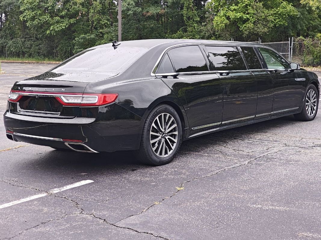 Used 2018 Lincoln Continental Select w/ Continental Climate Package AWD/4WD image 3