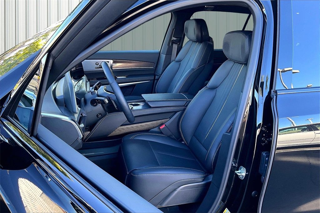 Used 2026 Cadillac Vistiq Sport image 15