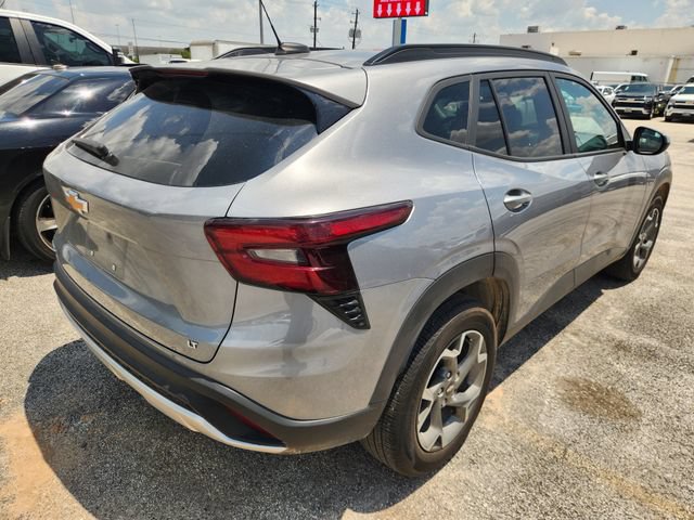 Used 2025 Chevrolet Trax LT FWD image 6