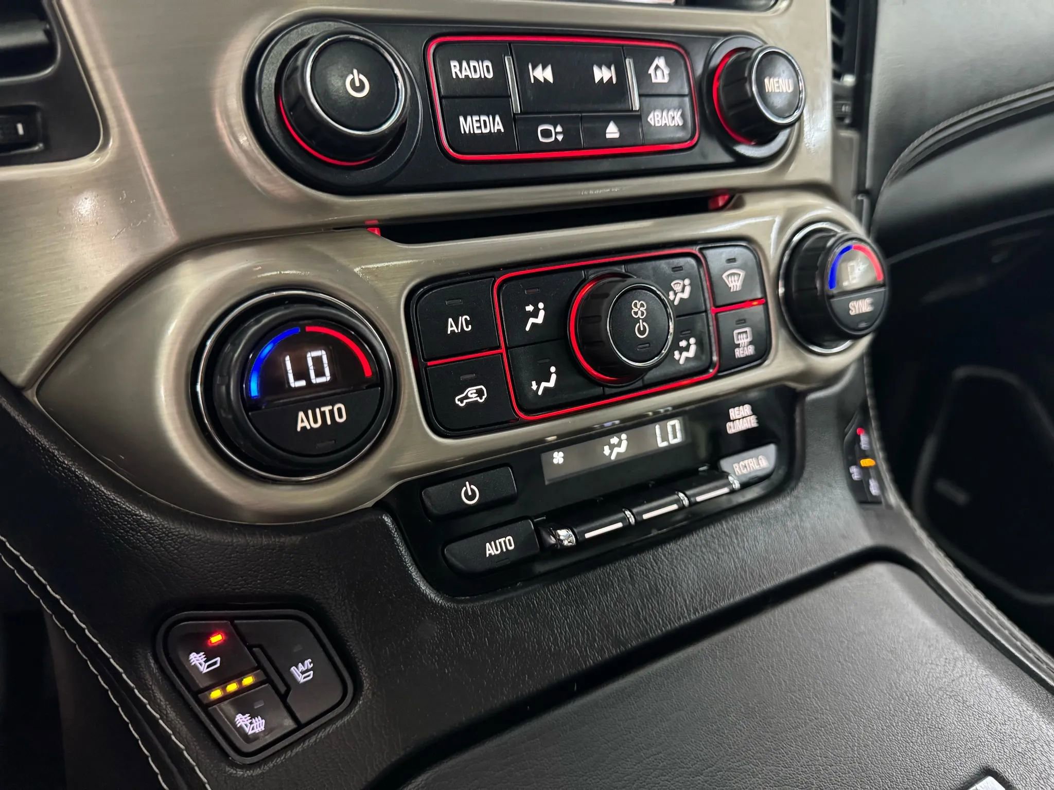 Used 2016 GMC Yukon Denali w/ Enhanced Security Package image 31