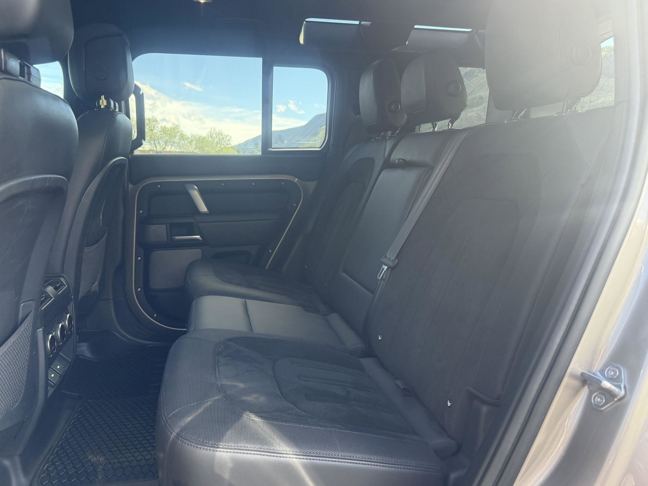 Certified 2023 Land Rover Defender 110 V8 image 13