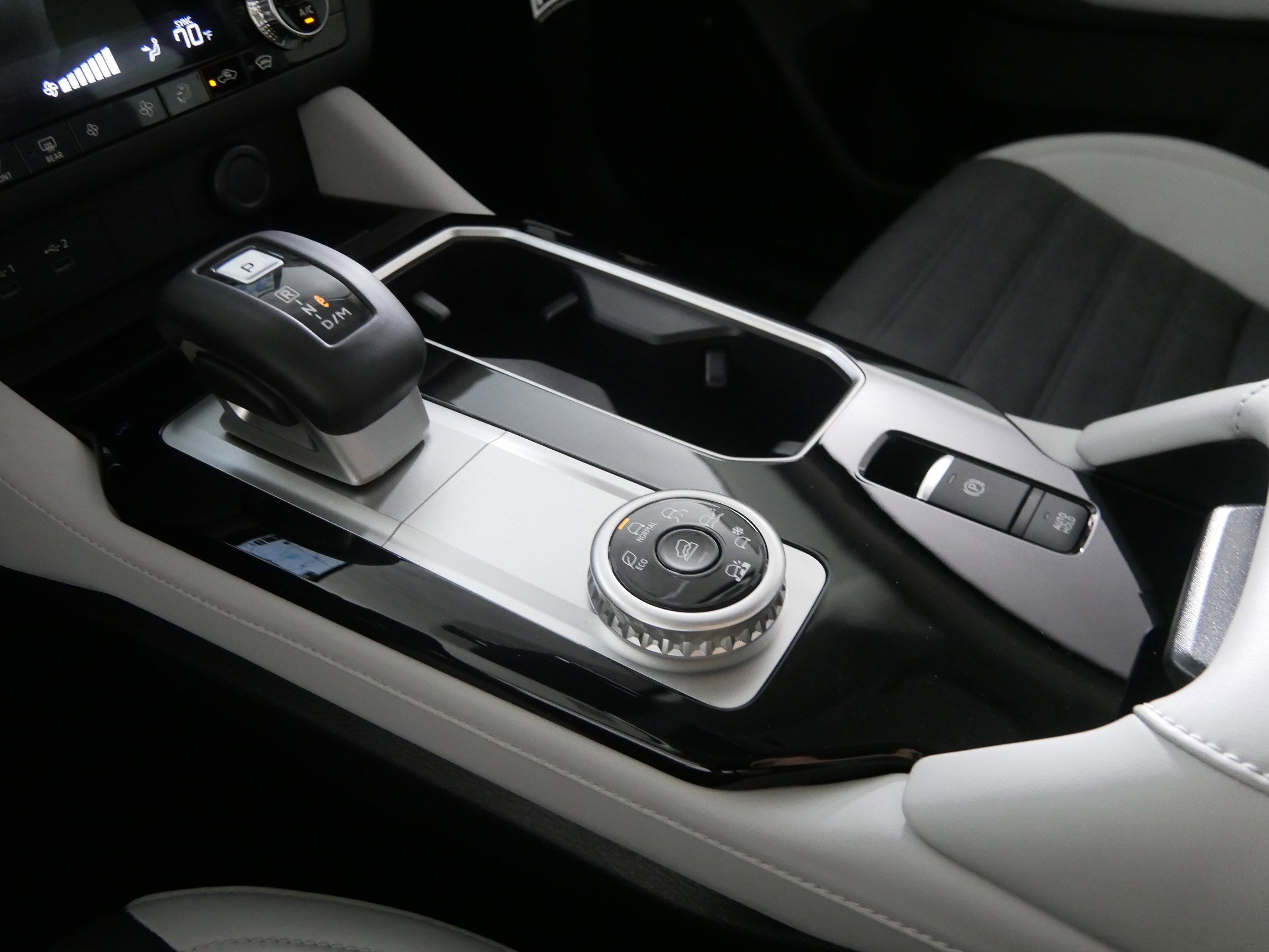 New 2025 Mitsubishi Outlander SE image 6