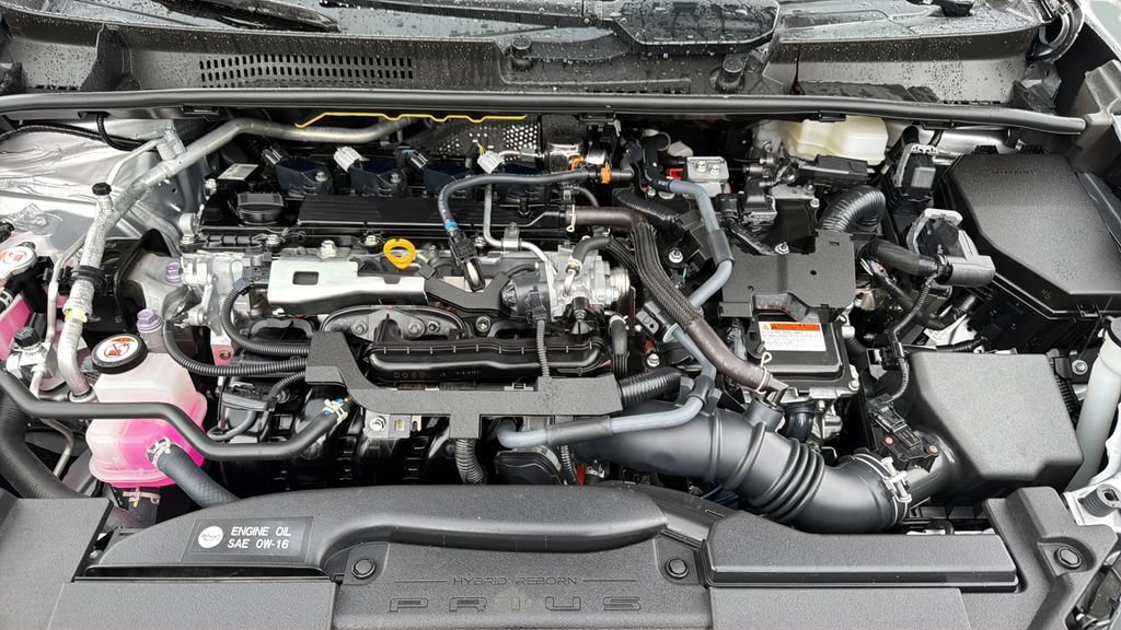 Used 2025 Toyota Prius LE FWD image 32