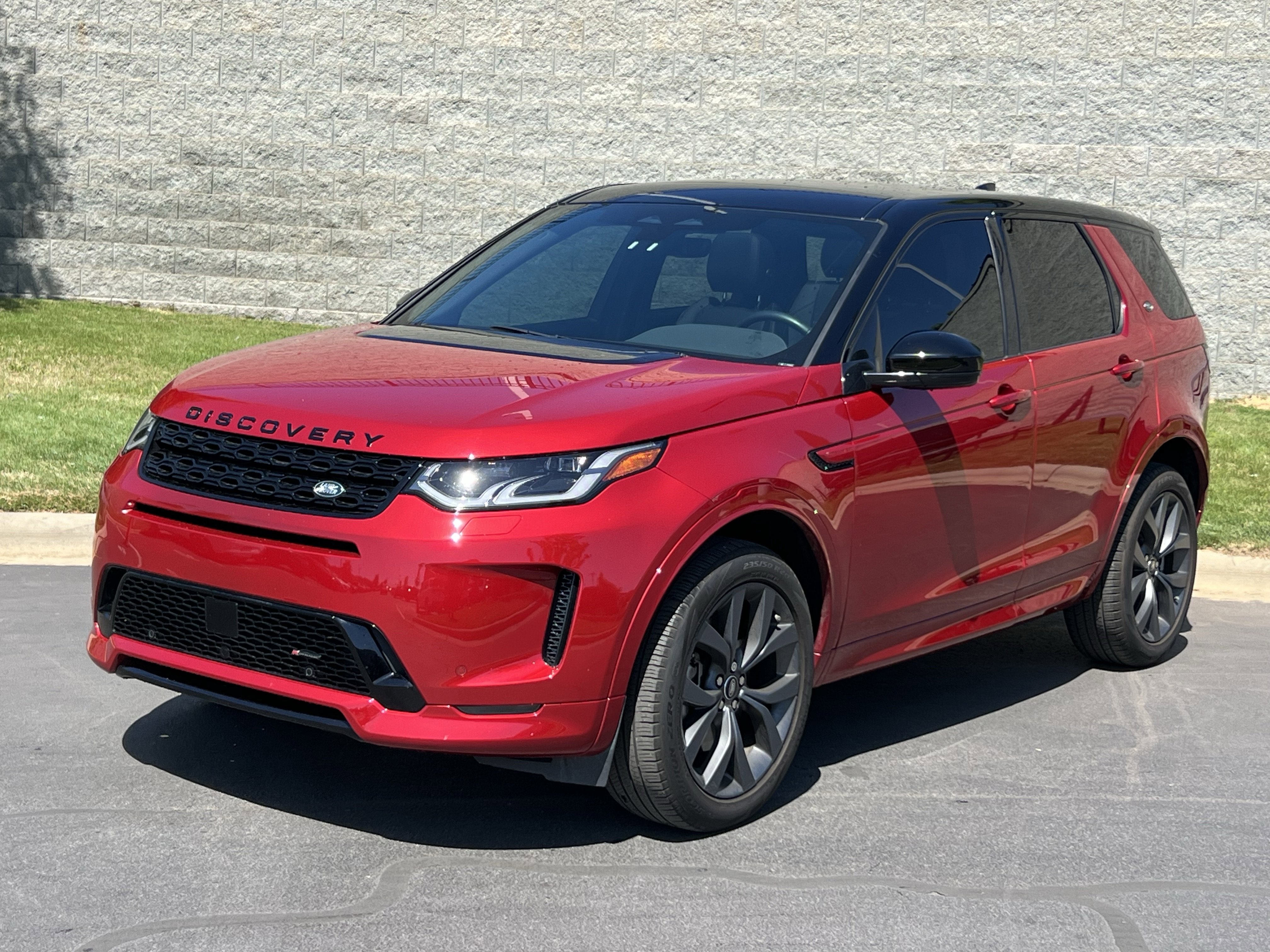 Used 2023 Land Rover Discovery Sport SE R-Dynamic image 2