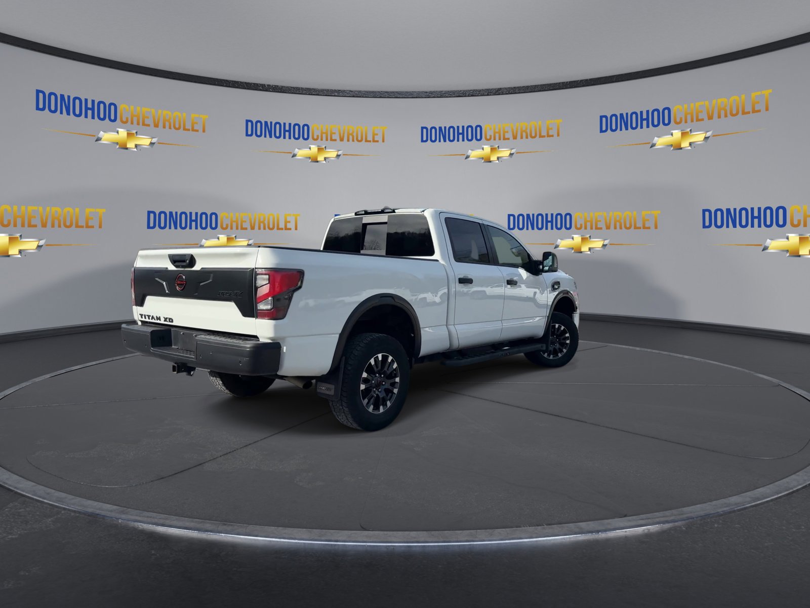 Used 2024 Nissan Titan PRO-4X AWD/4WD image 11