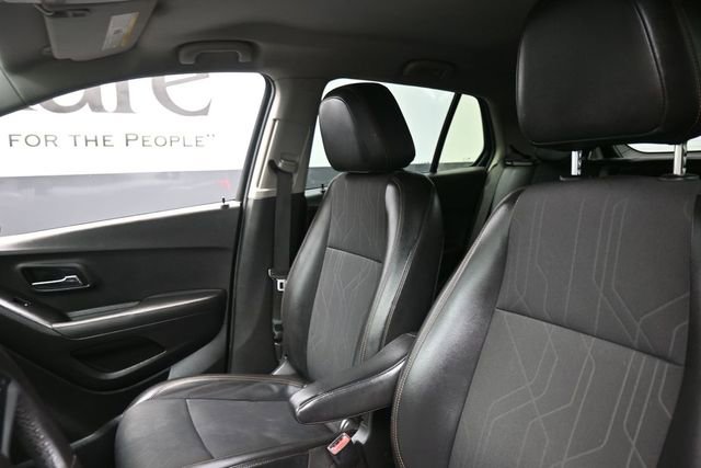 Used 2019 Chevrolet Trax LT w/ LT Convenience Package FWD image 16