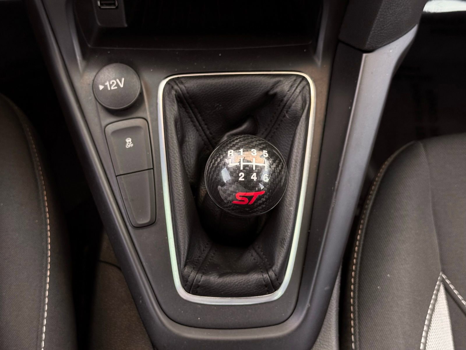 Used 2018 Ford Focus ST image 40