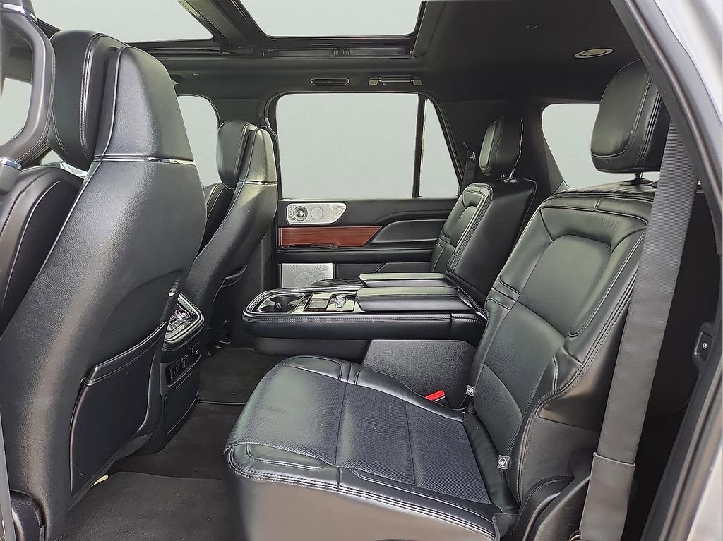 Used 2020 Lincoln Navigator L Reserve w/ Luxury Package image 15
