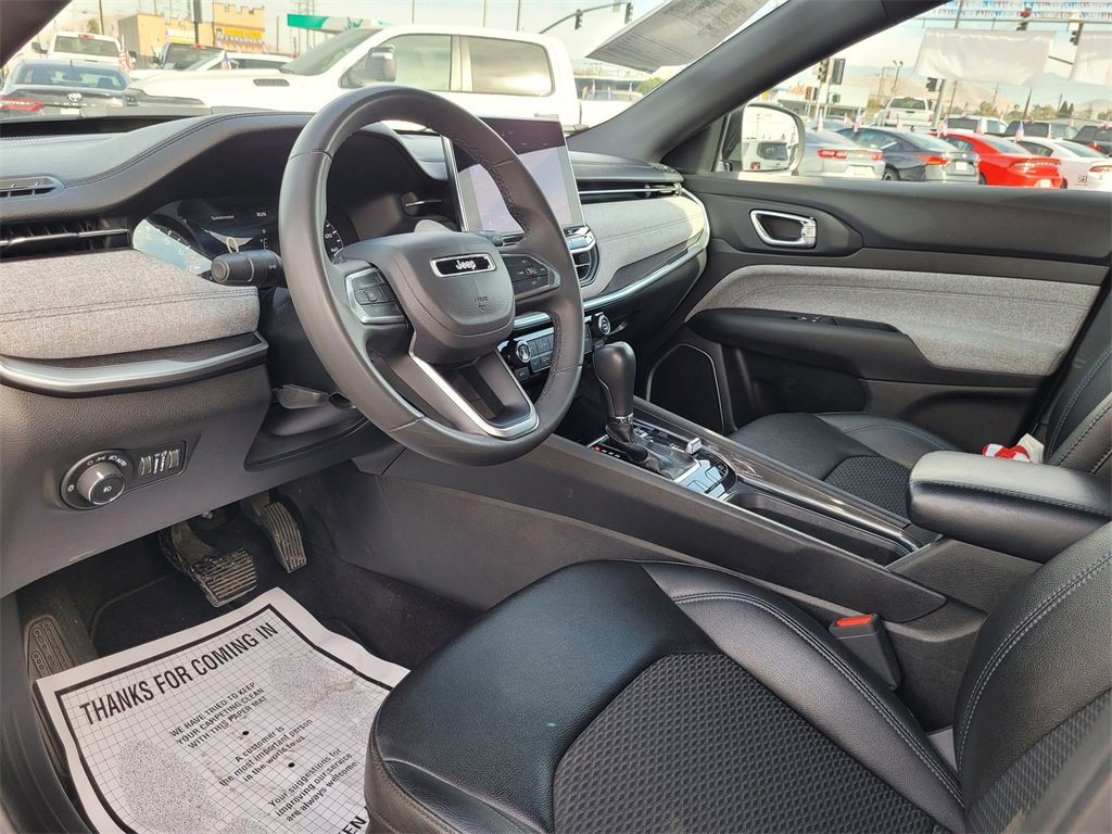 Used 2024 Jeep Compass Latitude image 10
