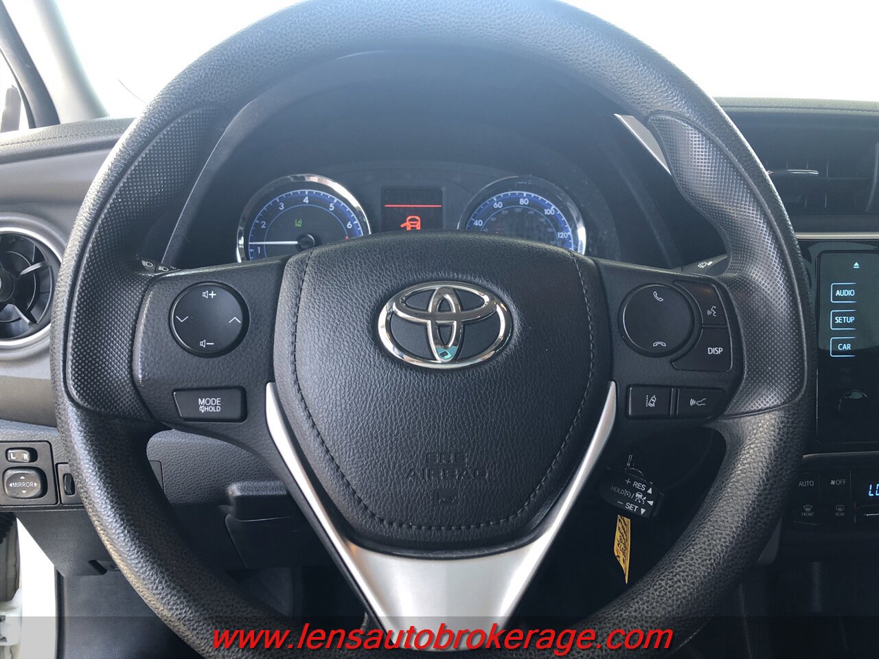 Used 2018 Toyota Corolla LE FWD image 13