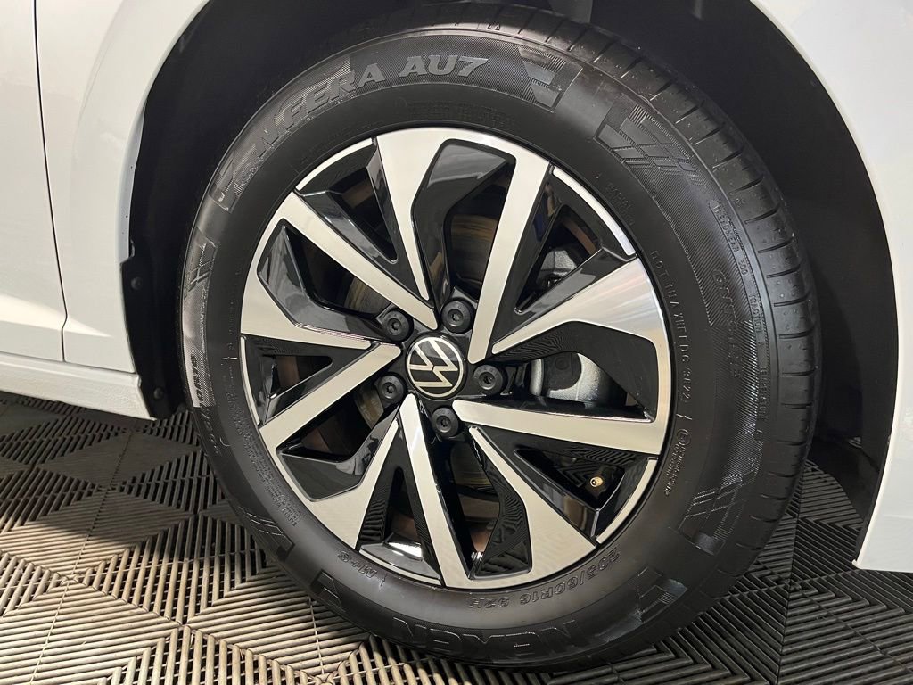 Used 2023 Volkswagen Jetta S image 3