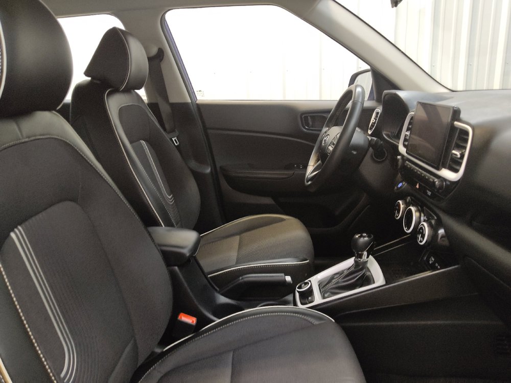 Used 2025 Hyundai Venue Limited FWD image 21