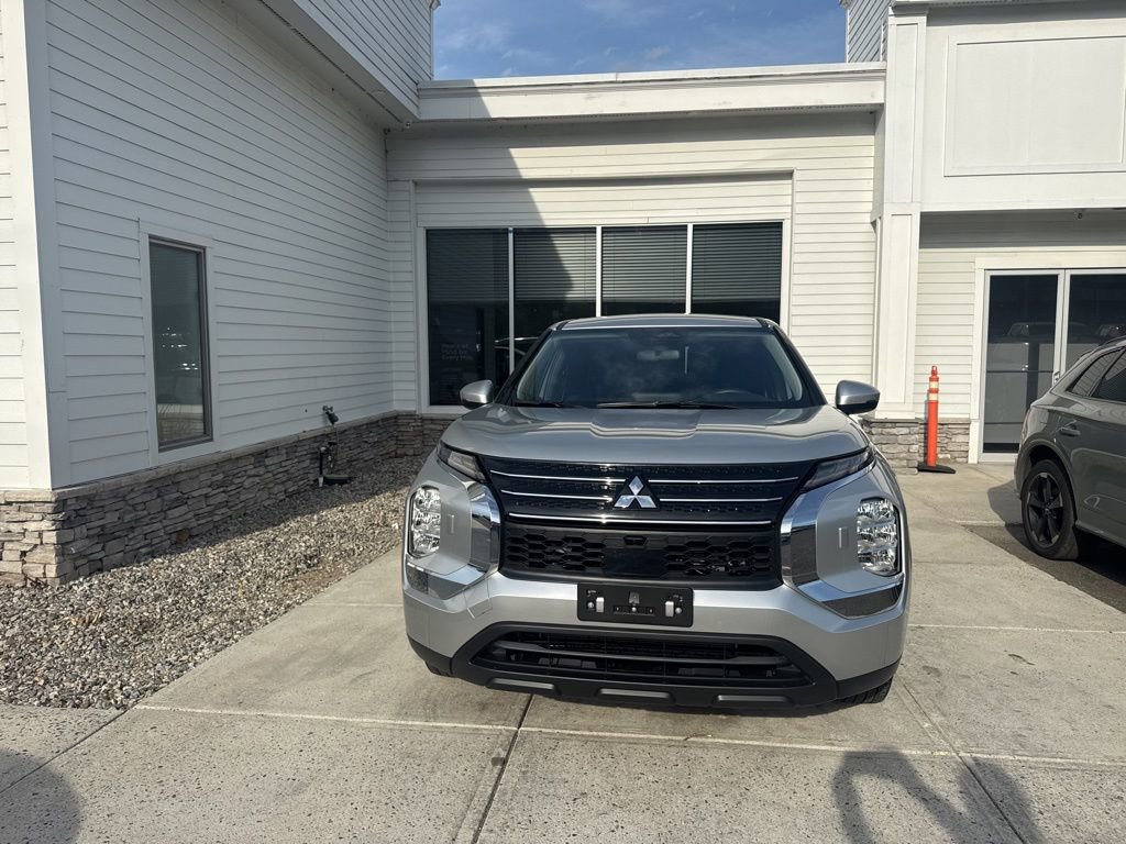 New 2025 Mitsubishi Outlander ES AWD/4WD image 17