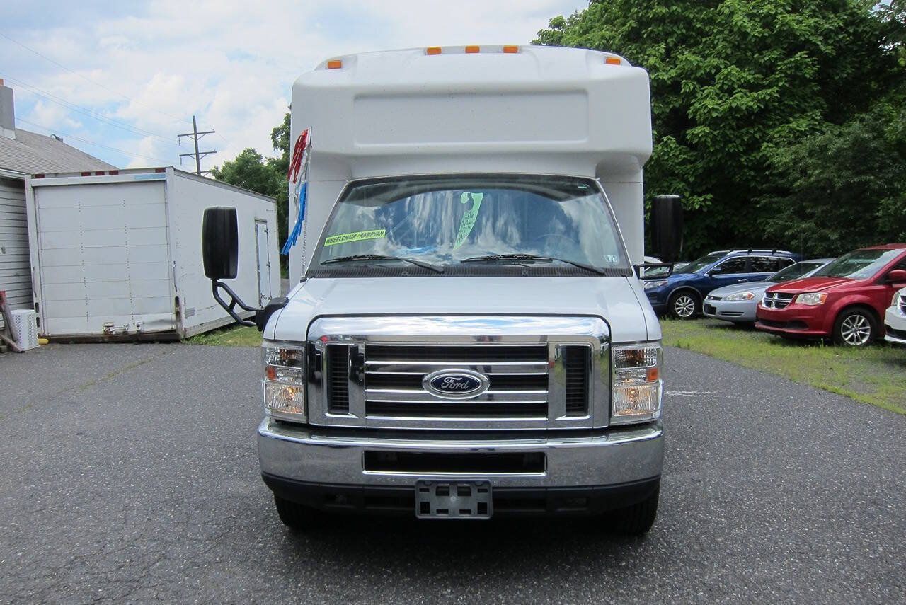 Used 2016 Ford E-450 and Econoline 450 Super Duty w/ Shuttle Bus Prep Package RWD image 5