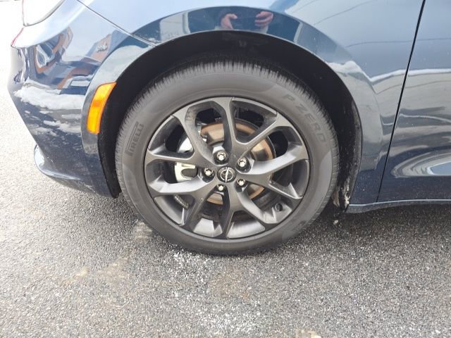 Certified 2024 Chrysler Pacifica Touring-L w/ S Appearance Package image 8