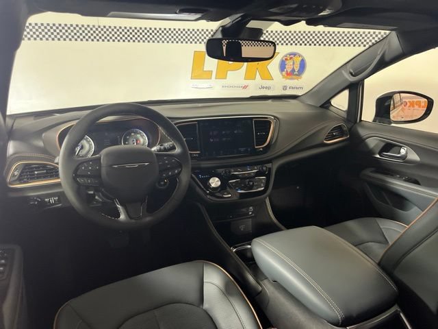 New 2027 Chrysler Pacifica Pinnacle AWD/4WD image 15