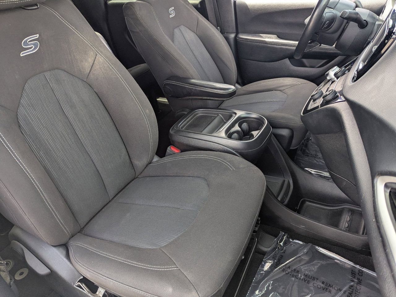 Used 2020 Chrysler Pacifica Touring w/ S Appearance Package FWD image 8