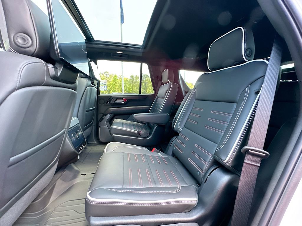 New 2026 GMC Yukon AT4 Ultimate w/ LPO, Floor Liner Package AWD/4WD image 4