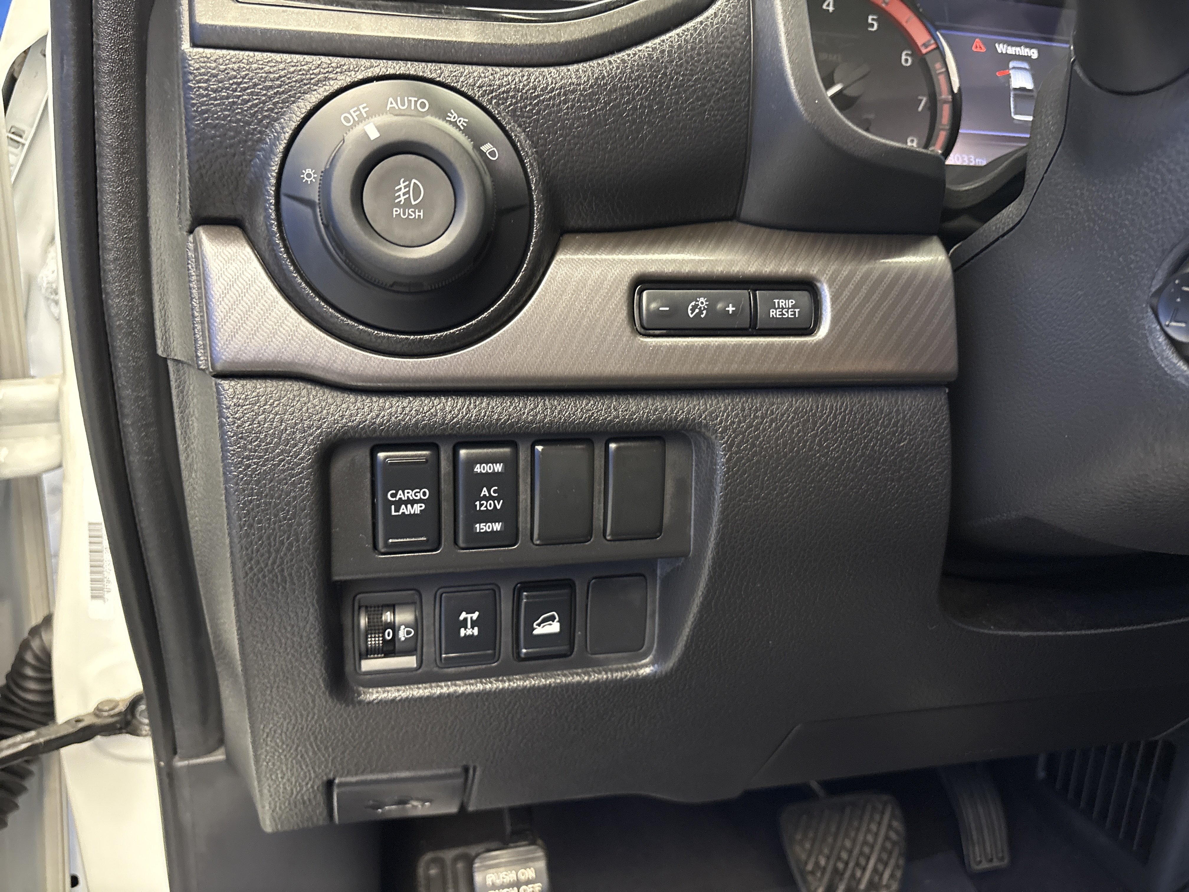 Used 2023 Nissan Titan PRO-4X w/ Pro-4x Convenience Package AWD/4WD image 14