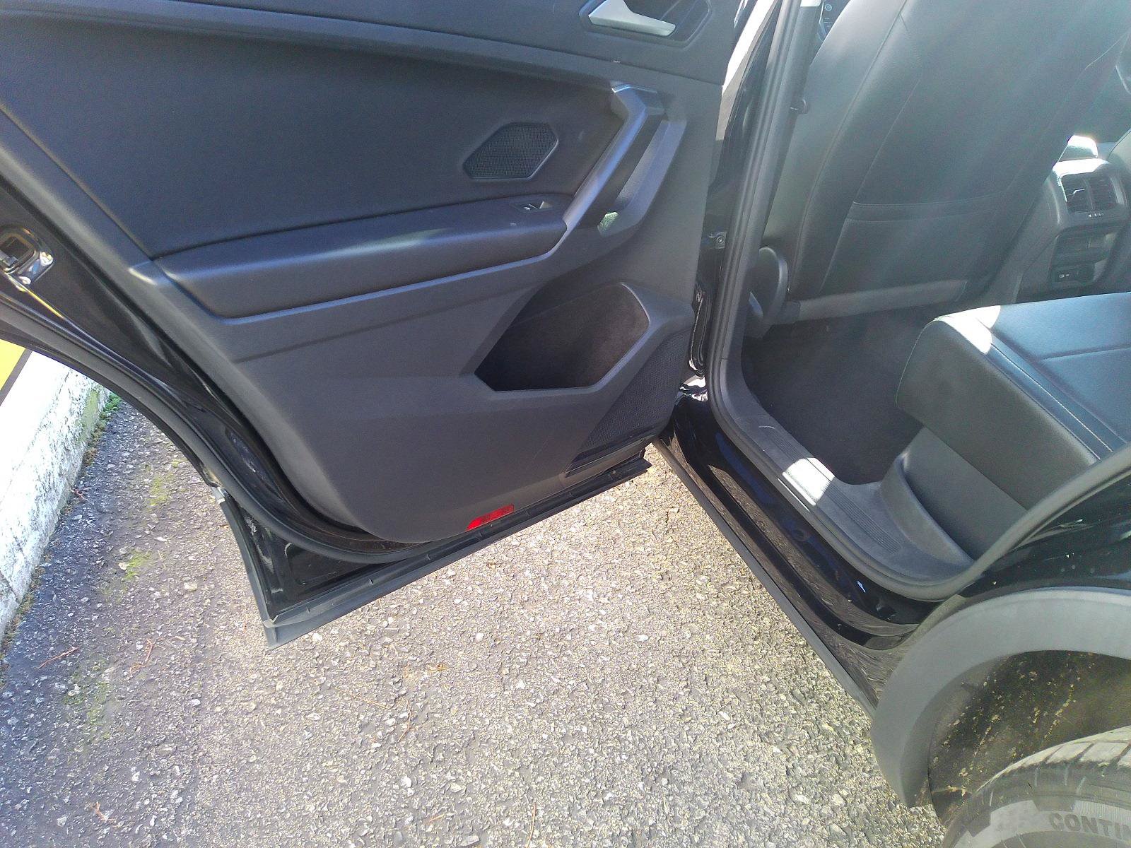 Used 2021 Volkswagen Tiguan SEL AWD/4WD image 39