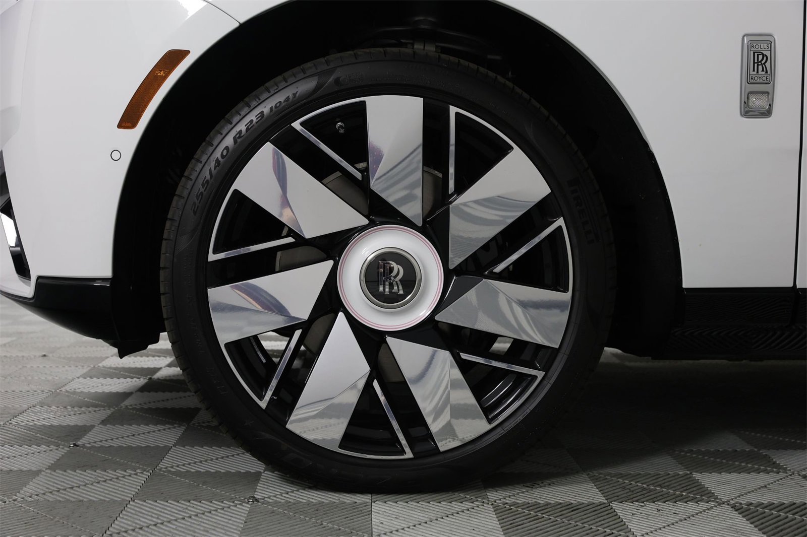 New 2025 Rolls-Royce Cullinan w/ Dynamic Package image 32