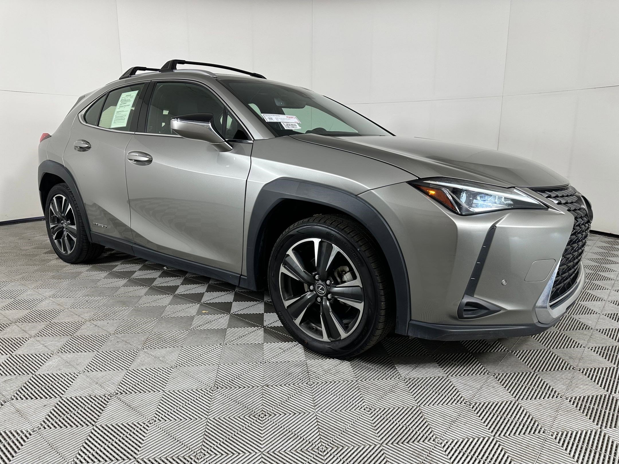 Used 2020 Lexus UX 250h w/ Premium Package image 7