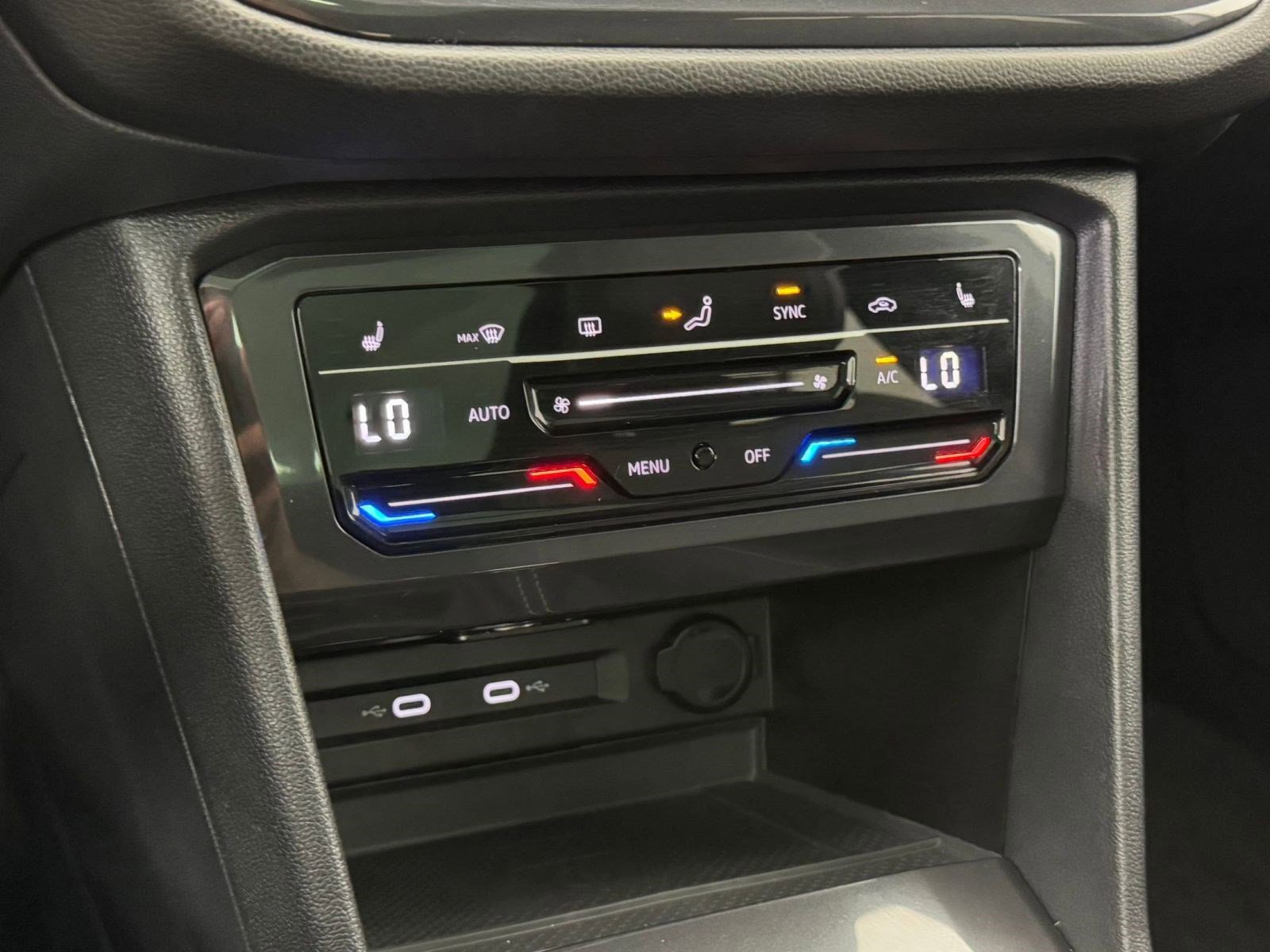 Used 2024 Volkswagen Tiguan SE R-Line image 22