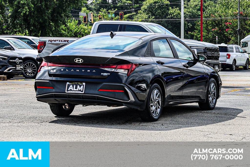 Used 2024 Hyundai Elantra SEL FWD image 5