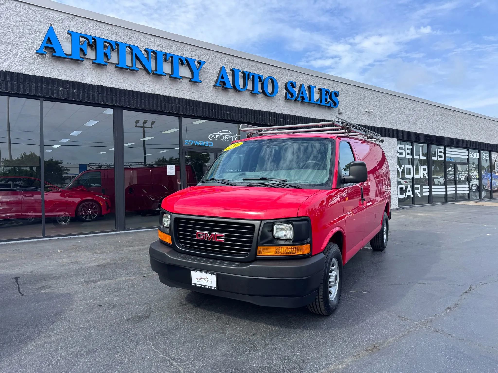 Used 2017 GMC Savana 3500 Regular Van 3D image 2