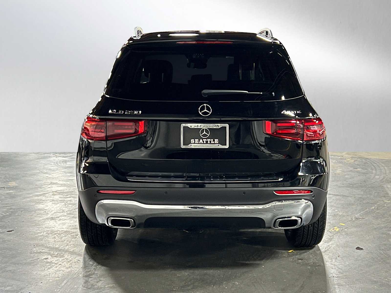 Used 2025 Mercedes-Benz GLB 250 4MATIC image 5