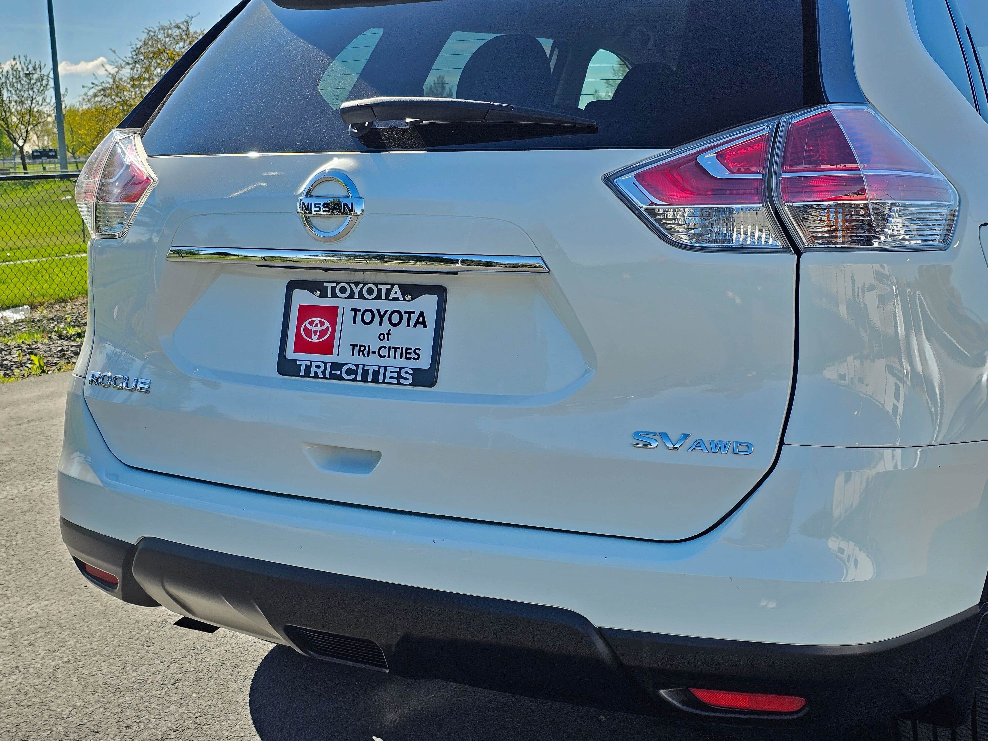 Used 2016 Nissan Rogue SV w/ SV Premium Package AWD/4WD image 13