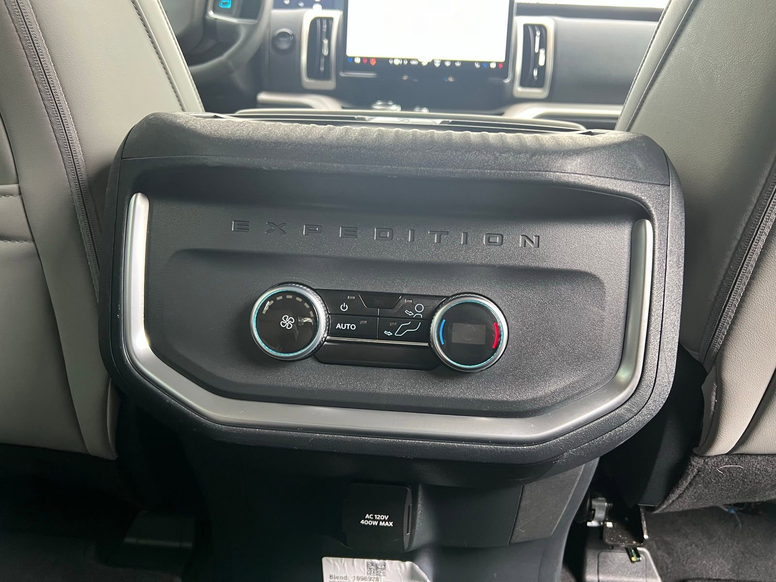 Used 2025 Ford Expedition Active image 18