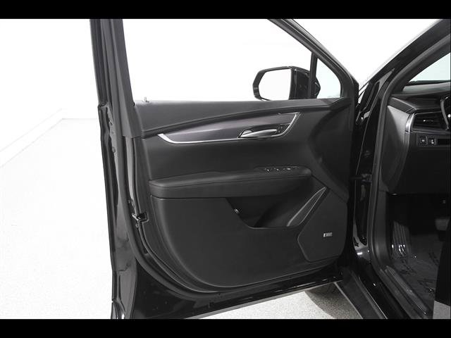 Used 2025 Cadillac XT5 Luxury w/ LPO, Floor Liner Package AWD/4WD image 4