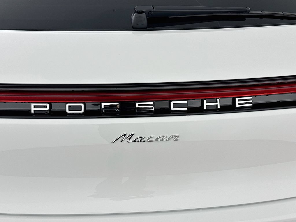 Certified 2026 Porsche Macan AWD/4WD image 35